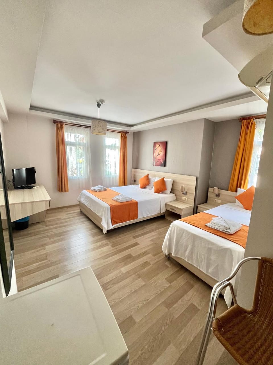 Photo of the whole room, Bedroom