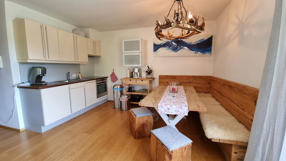 Dining area, kitchen