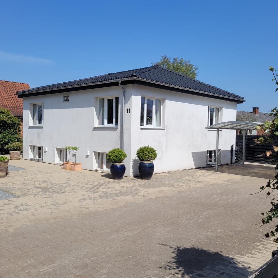 Property building, Facade/entrance