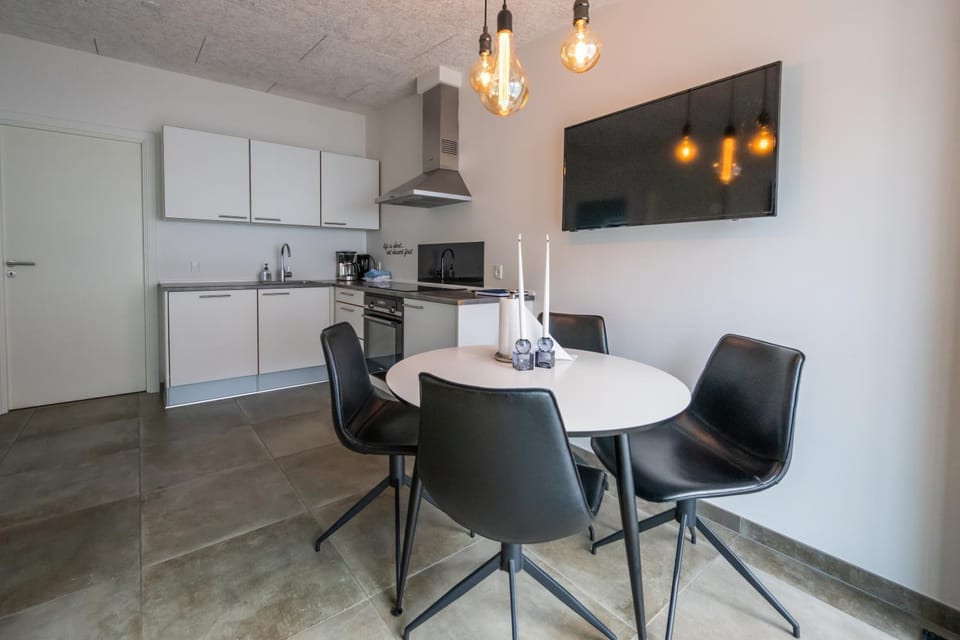 TV and multimedia, Kitchen or kitchenette, Dining area