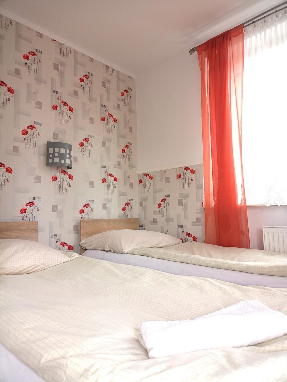 Bed, TV and multimedia, Photo of the whole room, Bedroom, towels