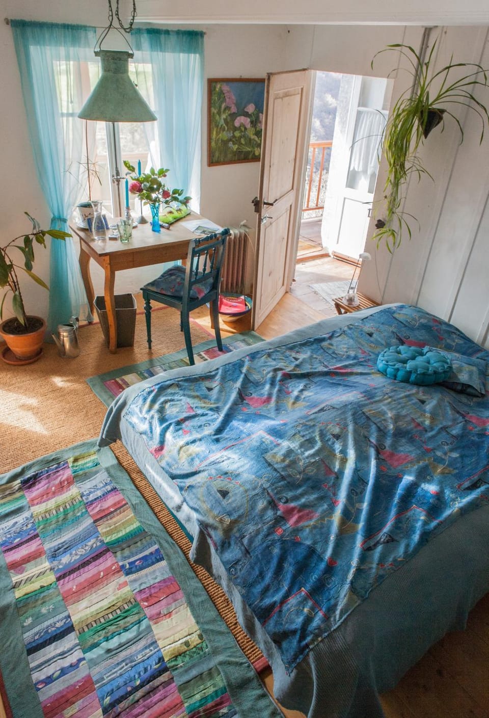 Photo of the whole room, Decorative detail