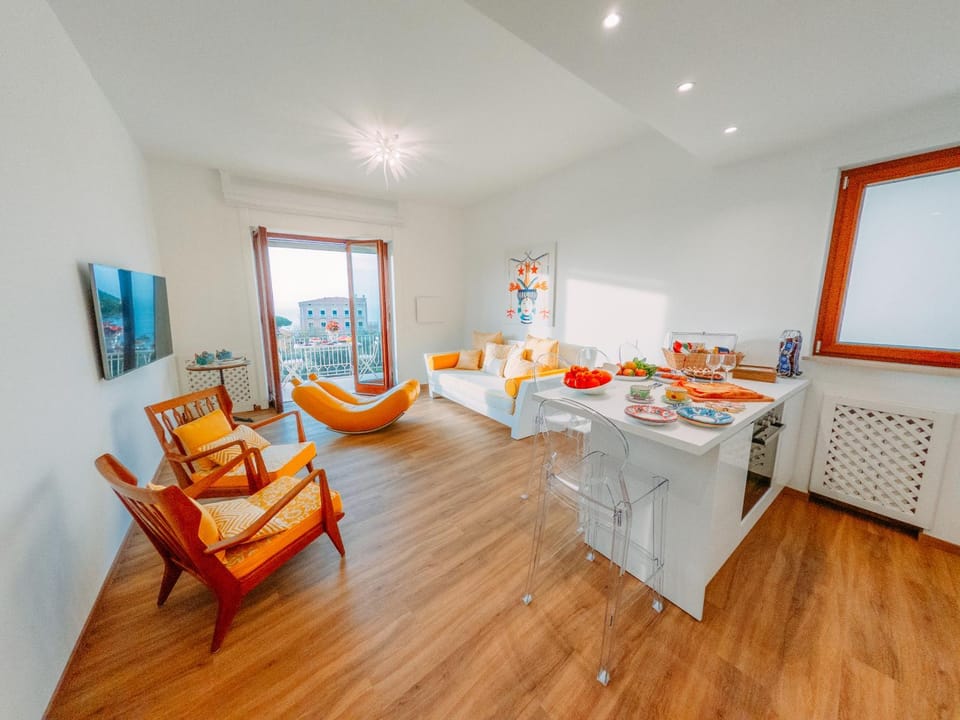 TV and multimedia, Kitchen or kitchenette, Living room, Dining area