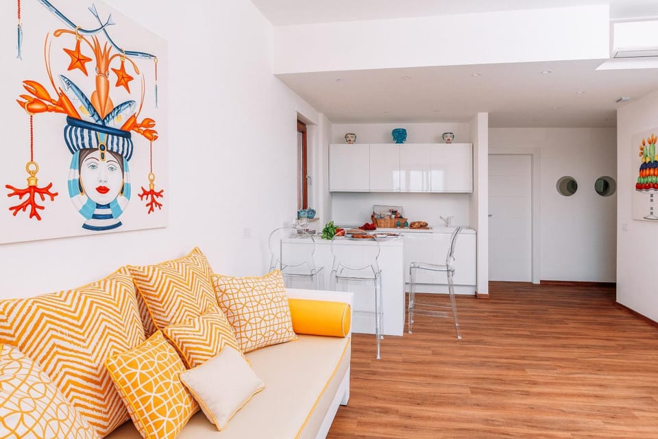 Kitchen or kitchenette, Living room