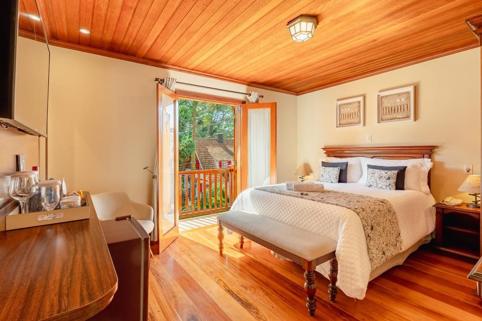 Bed, Balcony/Terrace, Photo of the whole room, Bedroom