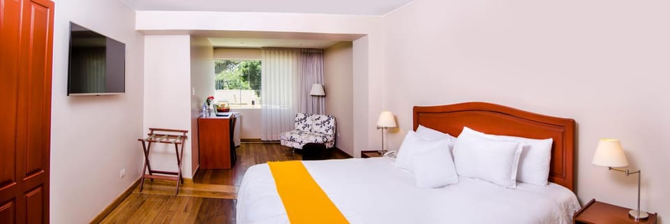 Bed, Photo of the whole room, Decorative detail