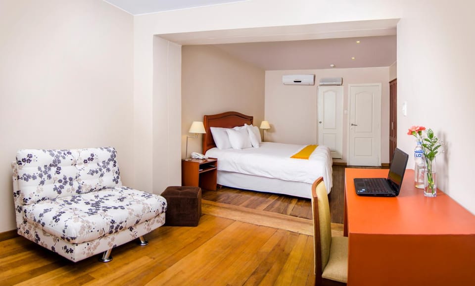 Bed, Photo of the whole room, Decorative detail, Bedroom, bunk bed
