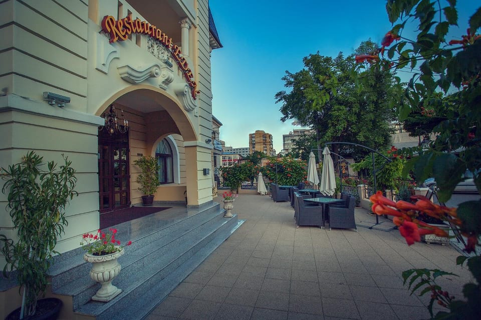 Facade/entrance, Balcony/Terrace