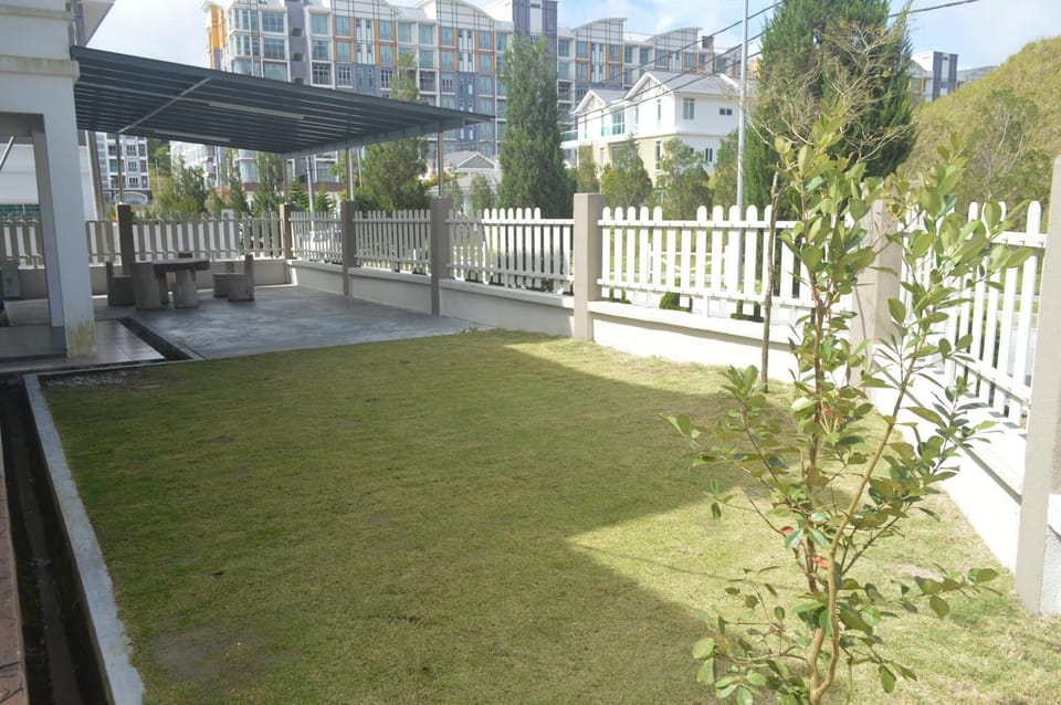 Facade/entrance, Garden, Garden view