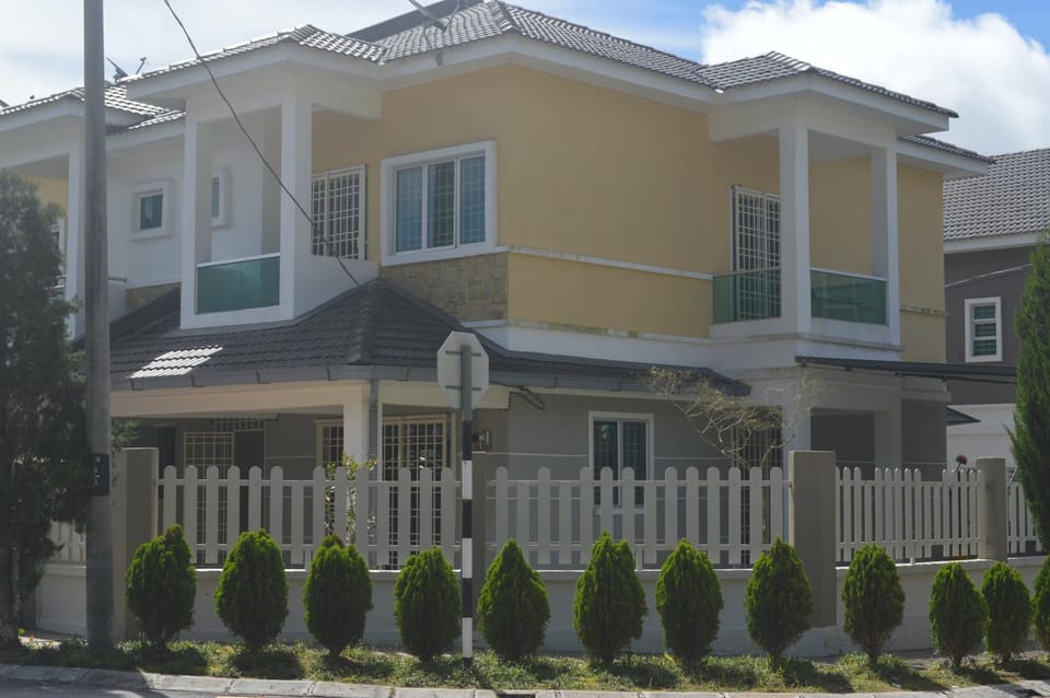 Facade/entrance, Neighbourhood, Street view