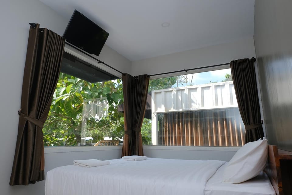 Bed, TV and multimedia, Bedroom