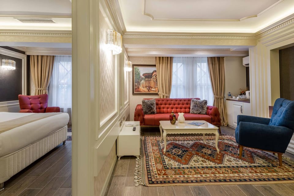 Bed, Living room, Photo of the whole room, Seating area, Bedroom
