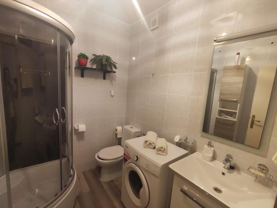 Bathroom, washing machine