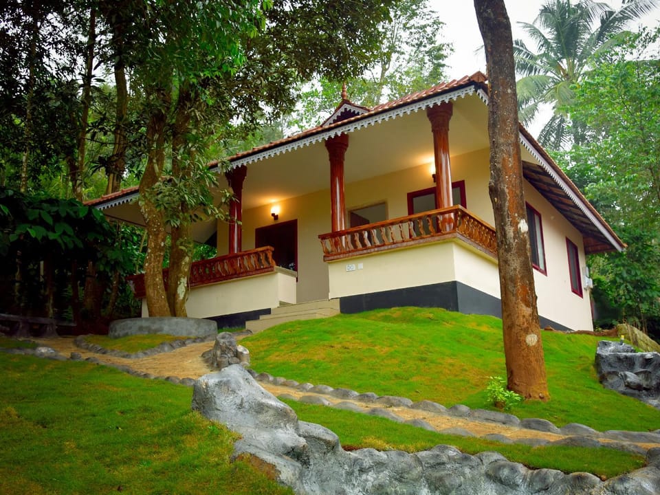 Property building, Facade/entrance, Garden, Balcony/Terrace, Lobby or reception, Garden view