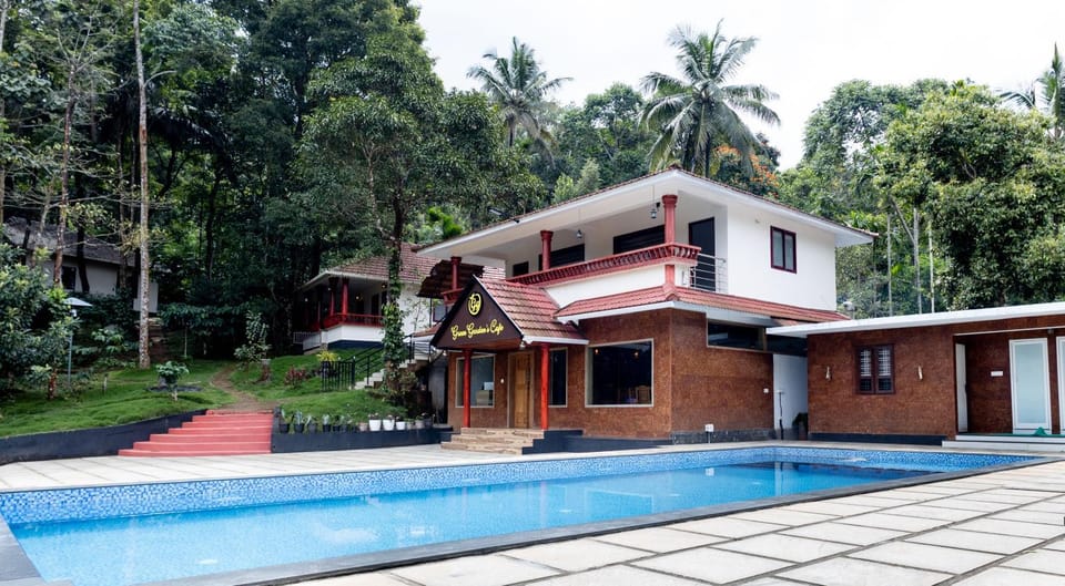 Property building, Garden view, Pool view, Swimming pool