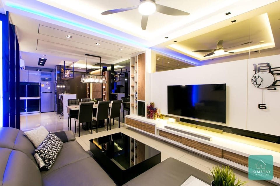 TV and multimedia, Living room, Seating area, Family, internet, air conditioner
