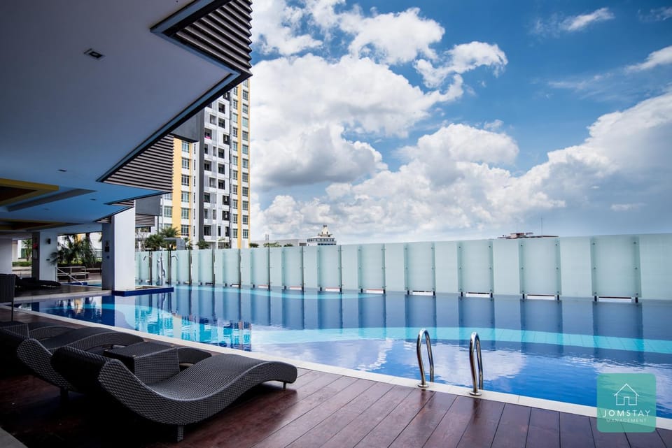 Garden, View (from property/room), City view, Garden view, Mountain view, Pool view, Street view, Swimming pool, sunbed