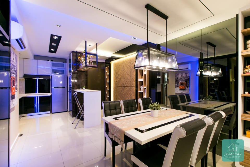 Kitchen or kitchenette, Living room, Seating area, Dining area