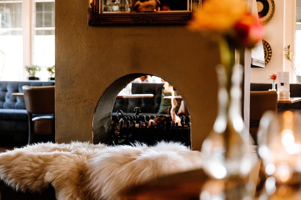 Restaurant/places to eat, Seating area