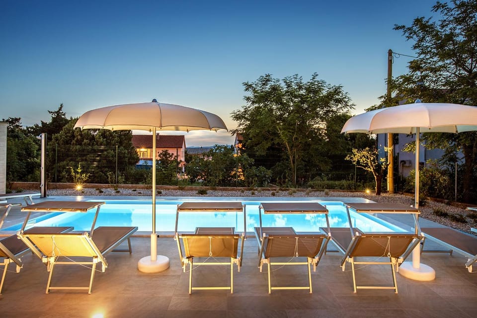 Swimming pool, Swimming pool