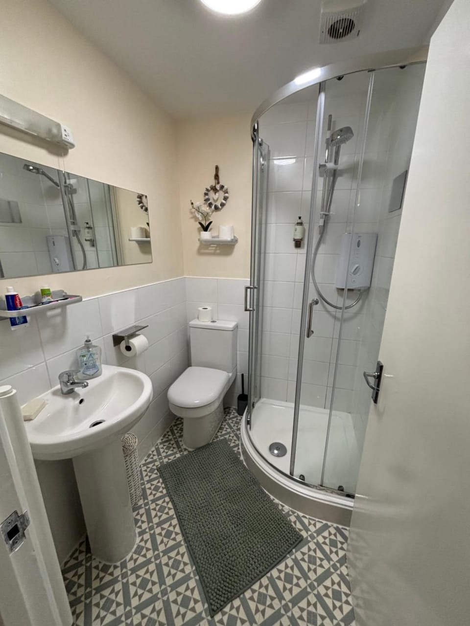 Shower, Toilet, Bathroom