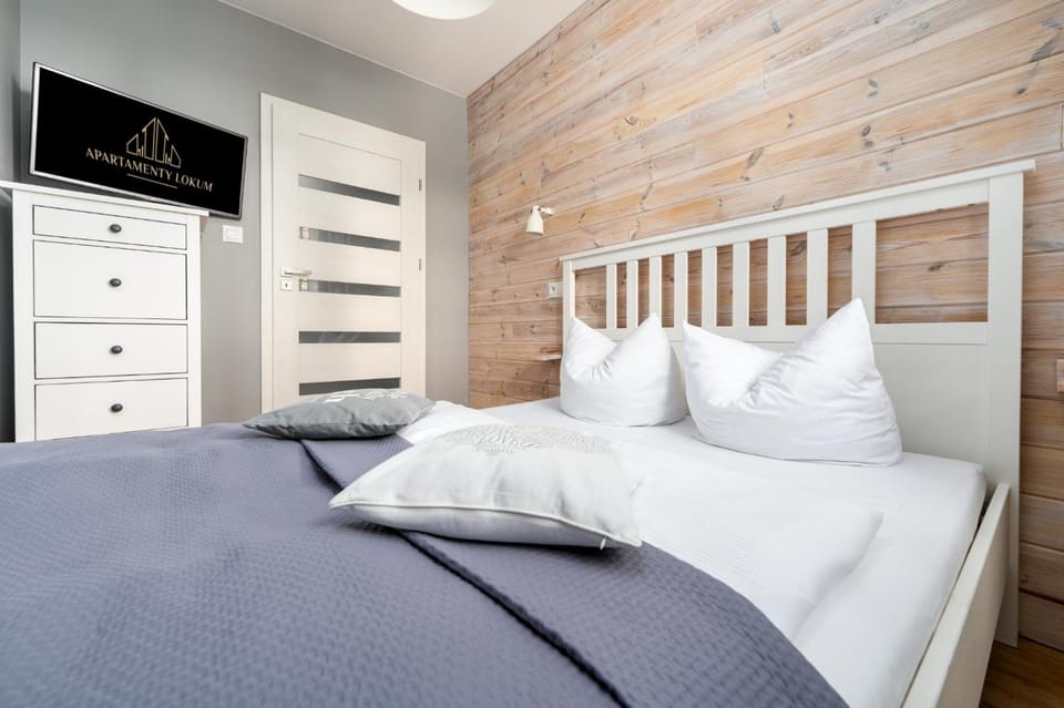 Bed, TV and multimedia, Other, Other, Other, Photo of the whole room, Bedroom