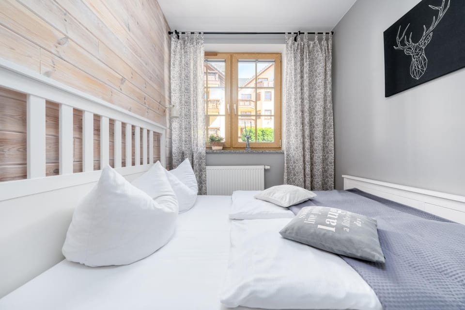 Bed, TV and multimedia, Other, Other, Other, Photo of the whole room, Bedroom, towels