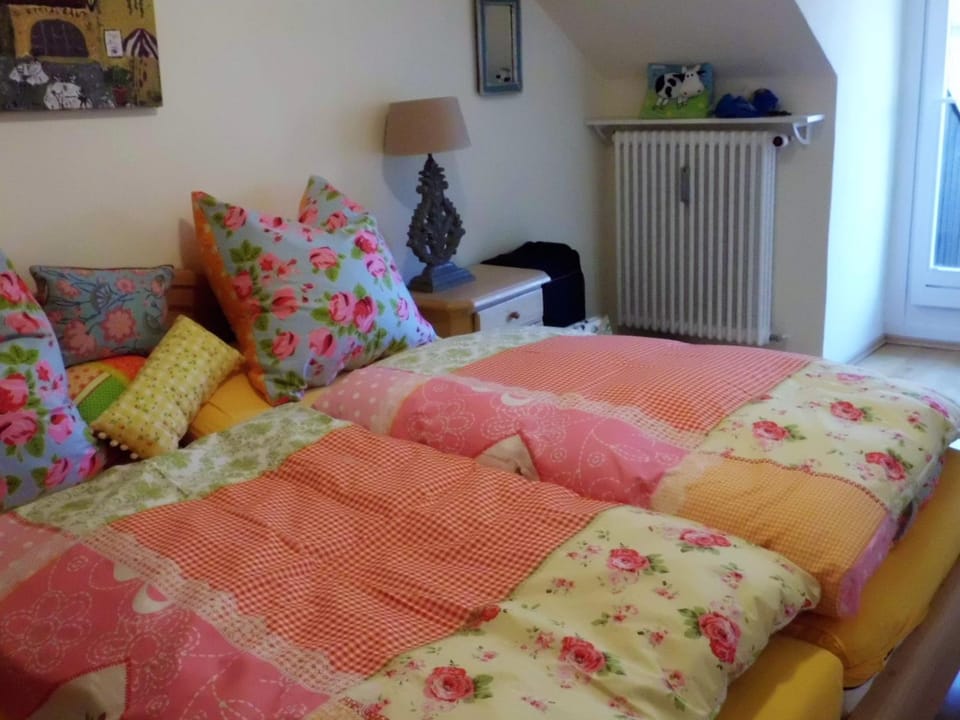 Bed, Photo of the whole room, Bedroom, internet