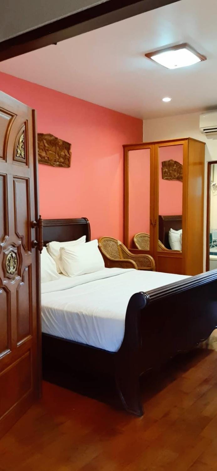 Bed, Photo of the whole room, Bedroom, wardrobe