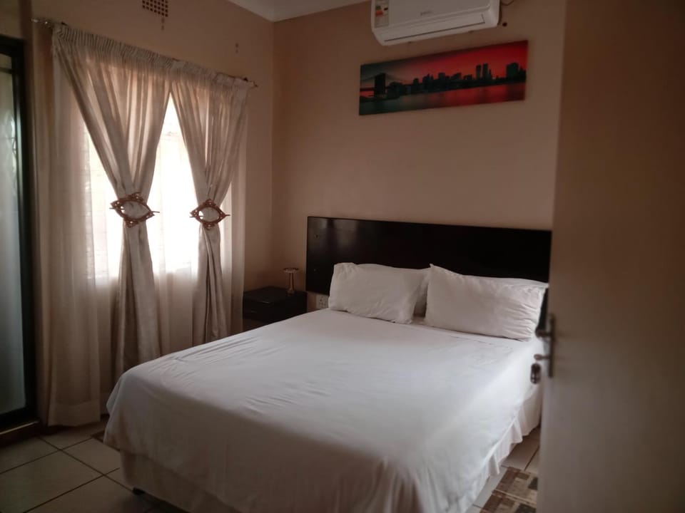 Bed, Bedroom, air conditioner