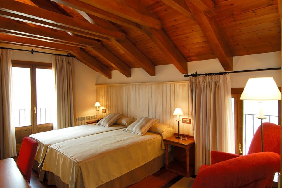 Photo of the whole room, Decorative detail, Bedroom