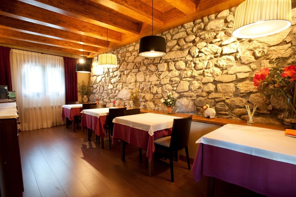 Restaurant/places to eat, Food and drinks, On site
