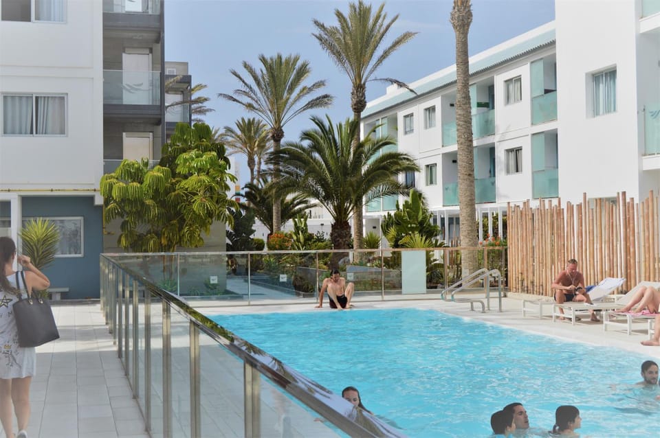 Swimming pool, Swimming pool