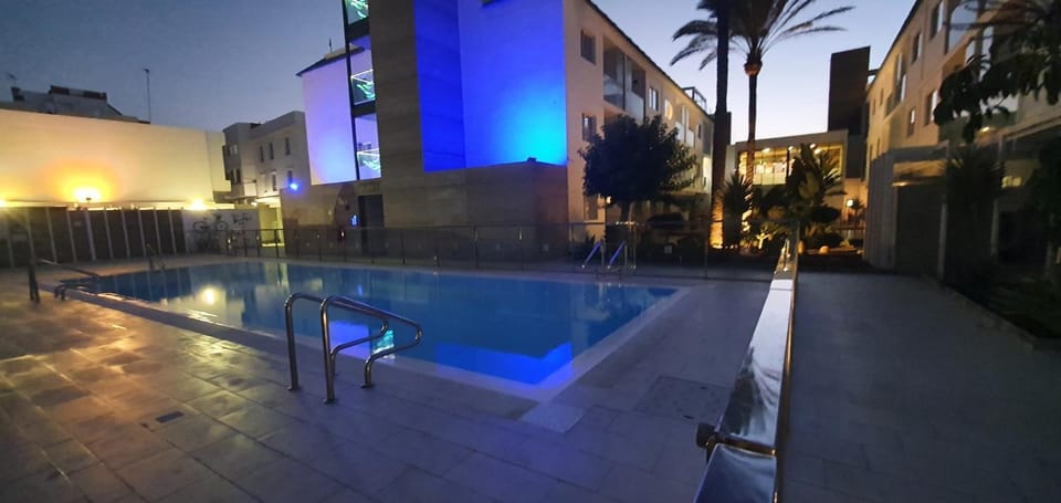 Swimming pool, Swimming pool