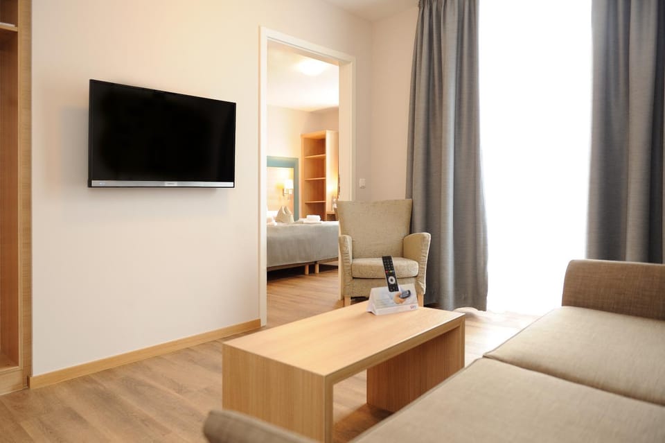 TV and multimedia, Seating area