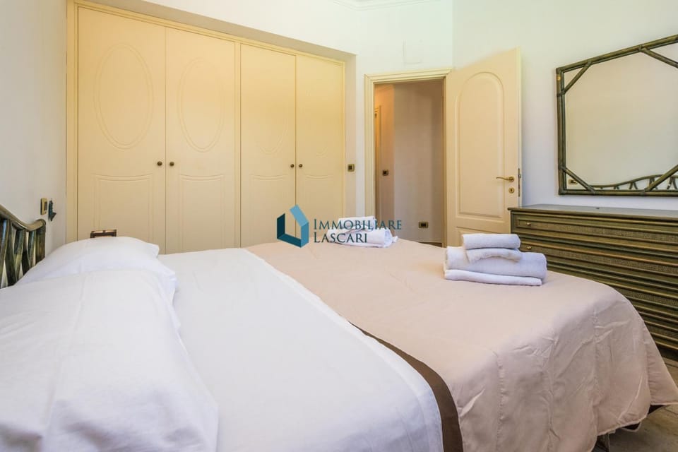 Bed, Photo of the whole room, Bedroom, towels, wardrobe