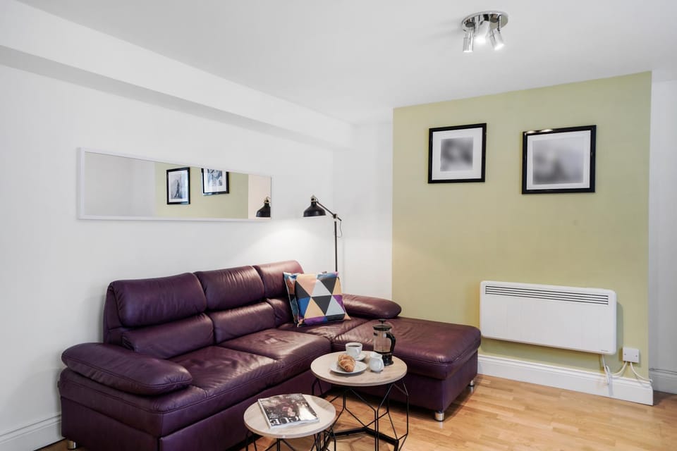 Apt 3, Soho Apartments 2nd & 3rd floors by Indigo Flats Apartment in City of Westminster