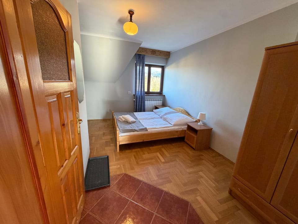 Bed, Photo of the whole room, towels, wardrobe
