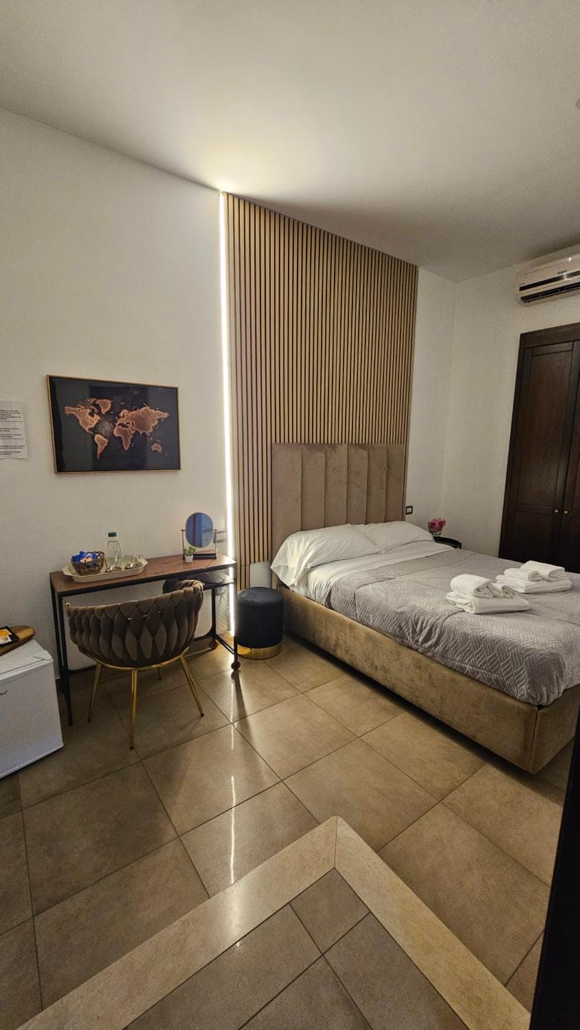 B&B Napoli Centrale Room&Jacuzzi Bed and Breakfast in Naples