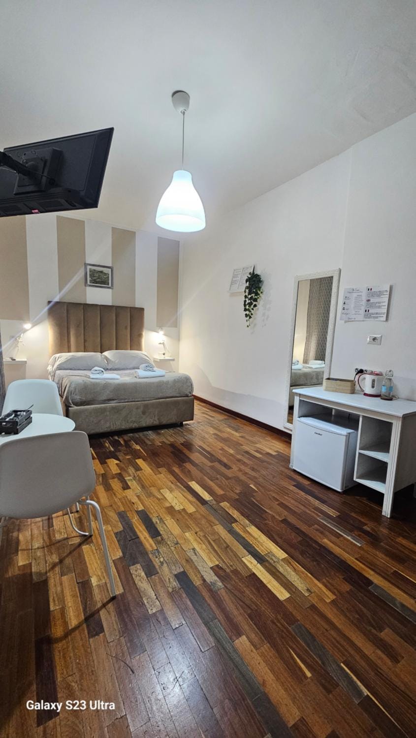 B&B Napoli Centrale Room&Jacuzzi Bed and Breakfast in Naples