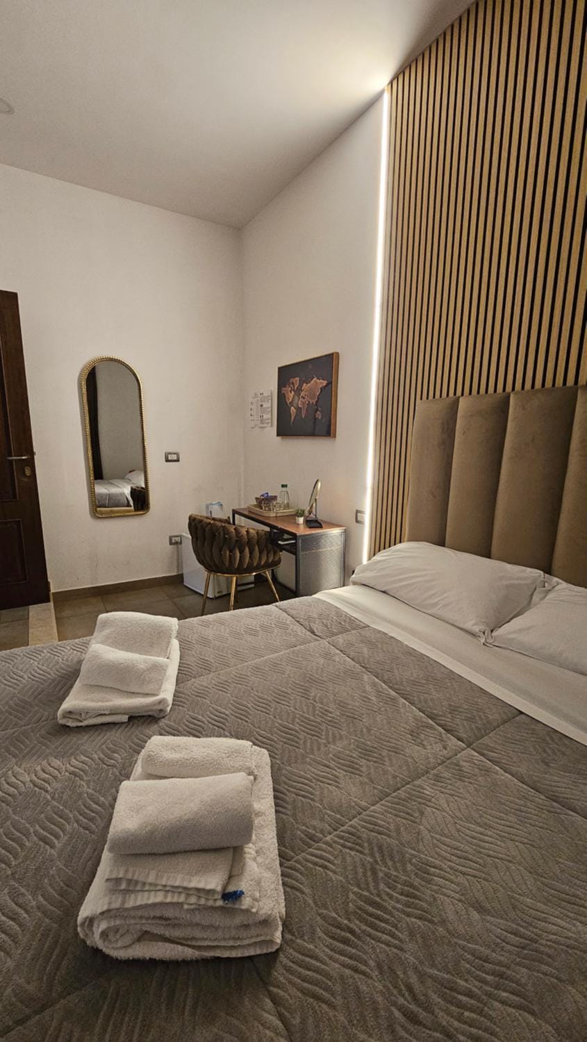 B&B Napoli Centrale Room&Jacuzzi Bed and Breakfast in Naples