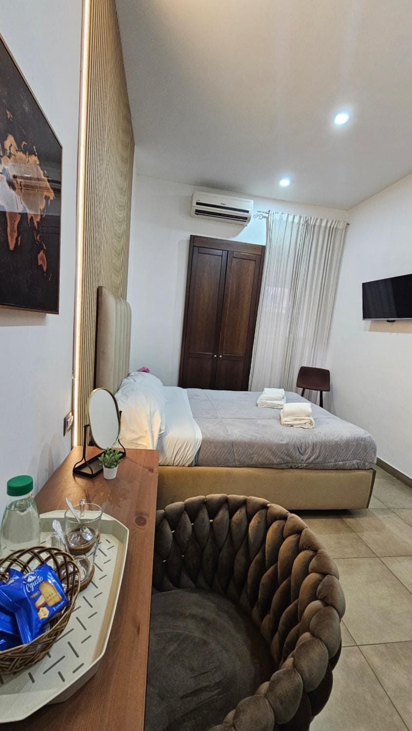 B&B Napoli Centrale Room&Jacuzzi Bed and Breakfast in Naples