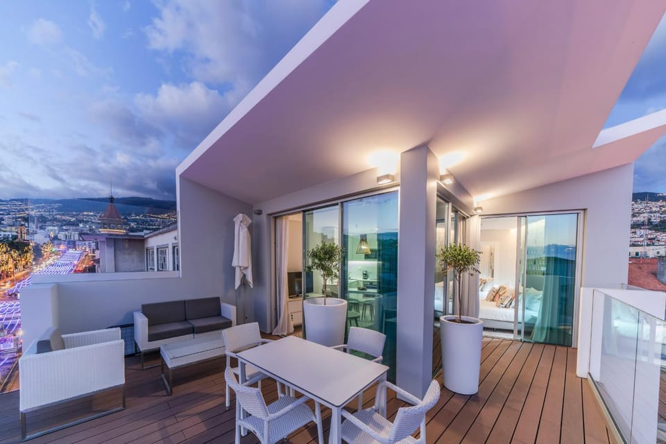 View (from property/room), Balcony/Terrace, Dining area