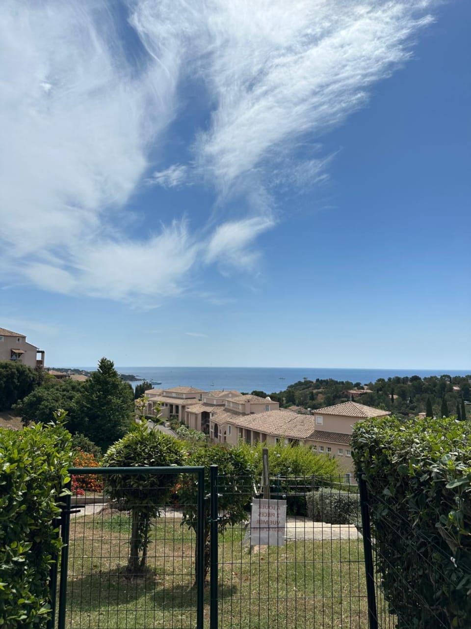 cap esterel vue mer et CLIMATISÉ Apartment in Saint-Raphael