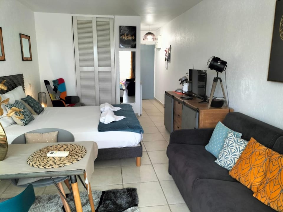 Bed, Living room, Seating area, Bedroom