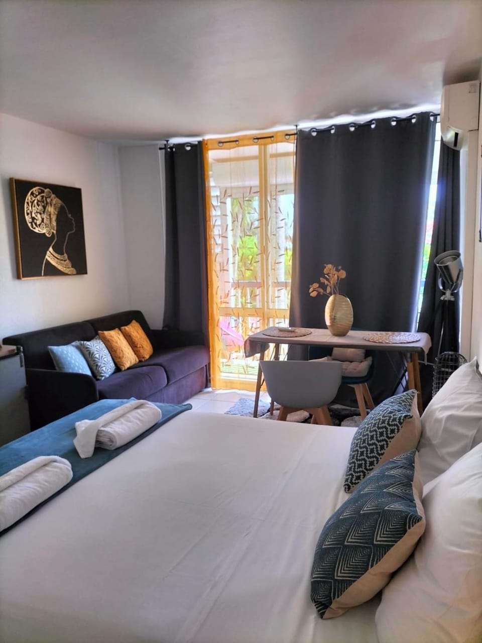 Bed, Living room, Seating area, Bedroom