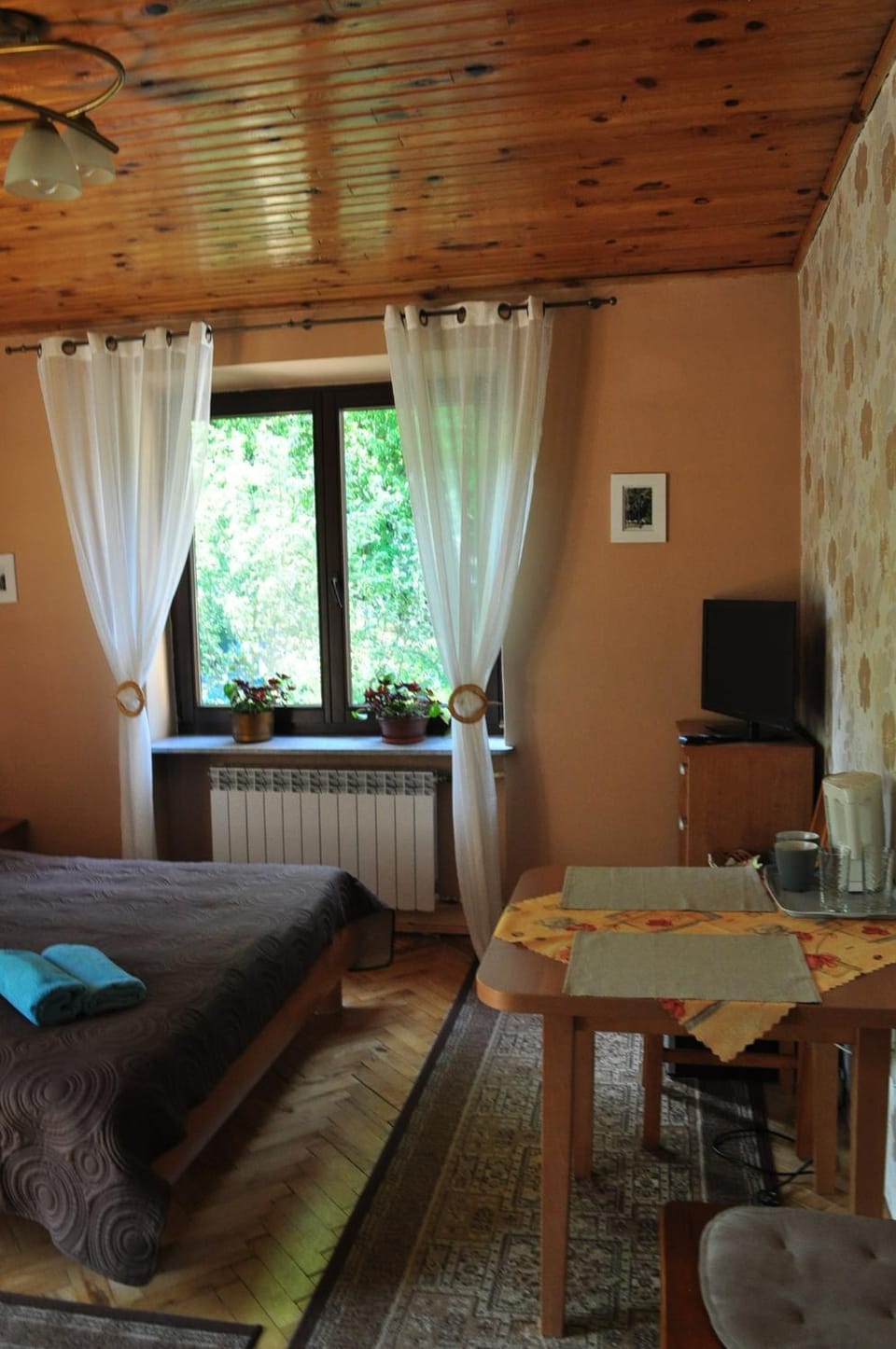 Bed, Garden view