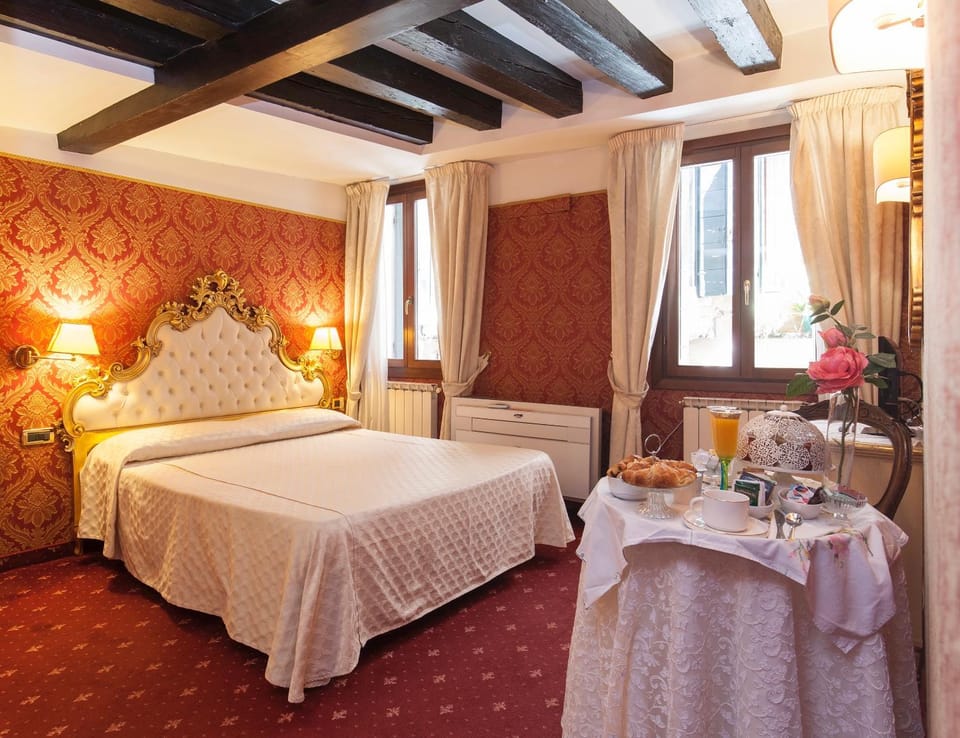 Ca' Della Loggia Bed and Breakfast in San Marco