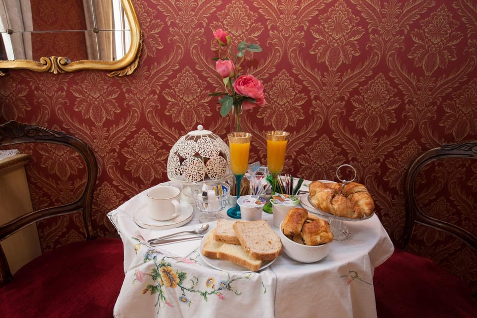 Ca' Della Loggia Bed and Breakfast in San Marco