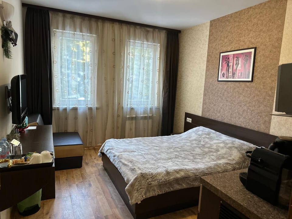 TV and multimedia, Photo of the whole room, Bedroom